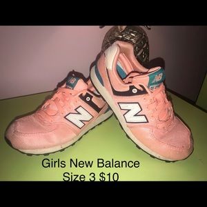 New Balance tennis shoe
